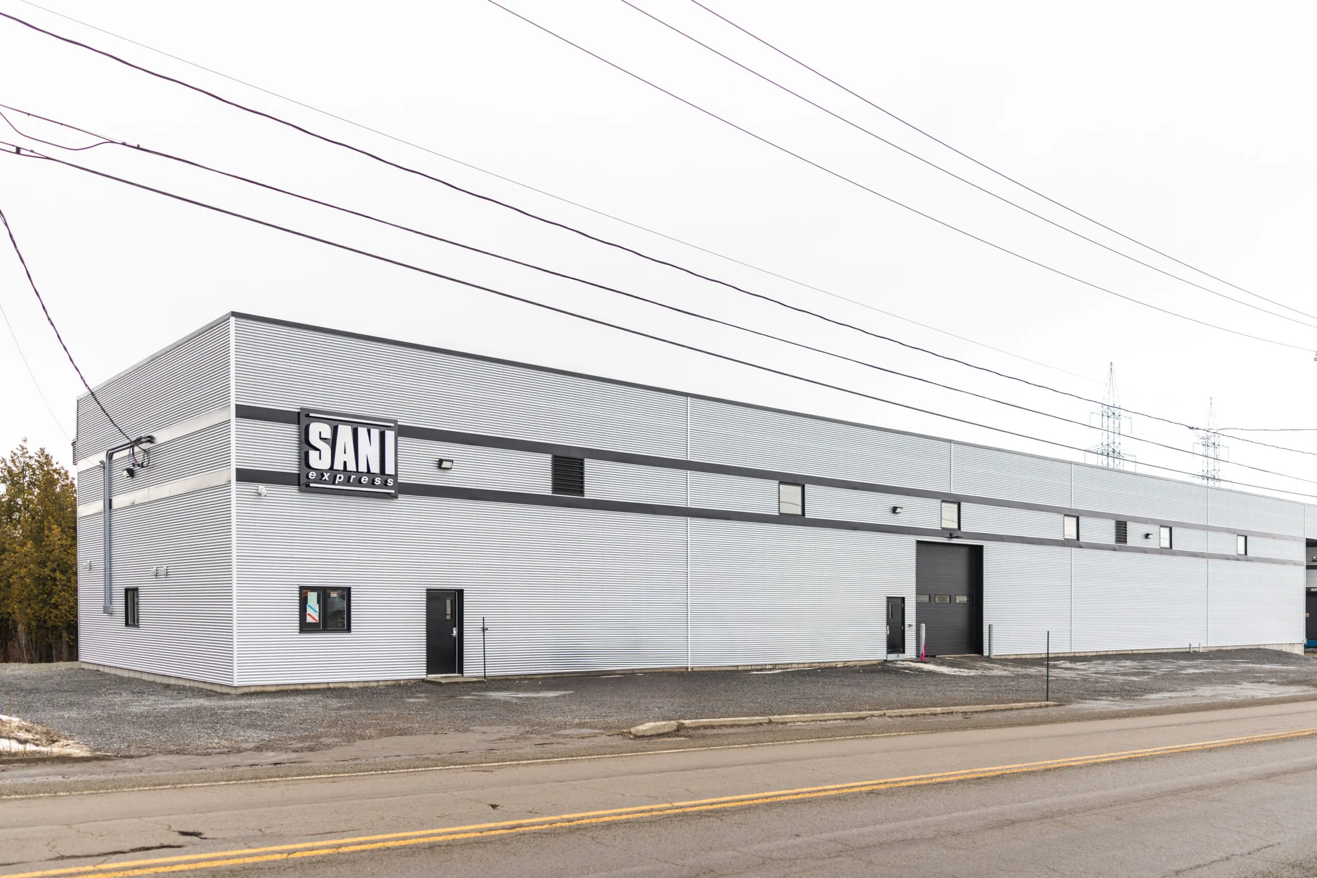 Bâtiment industriel Sani Express, emballages et produits d'entretien