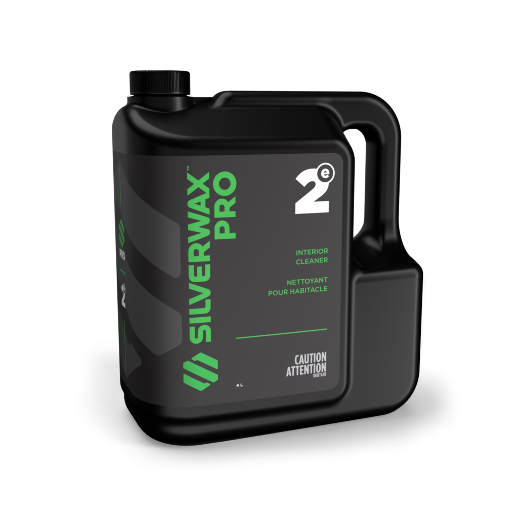 Bidon de 4L SILVERWAX PRO nettoyant intérieur, étiquette verte/blanche, consignes bilingues, entretien sanitaire professionnel.