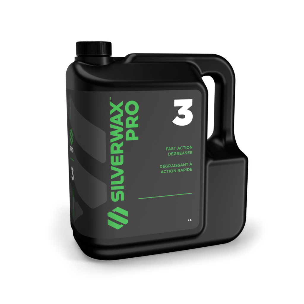 Détergent Silverwax Pro 4L, étiquette verte n°3, bidon noir pratique pour entretien et nettoyage professionnels.
