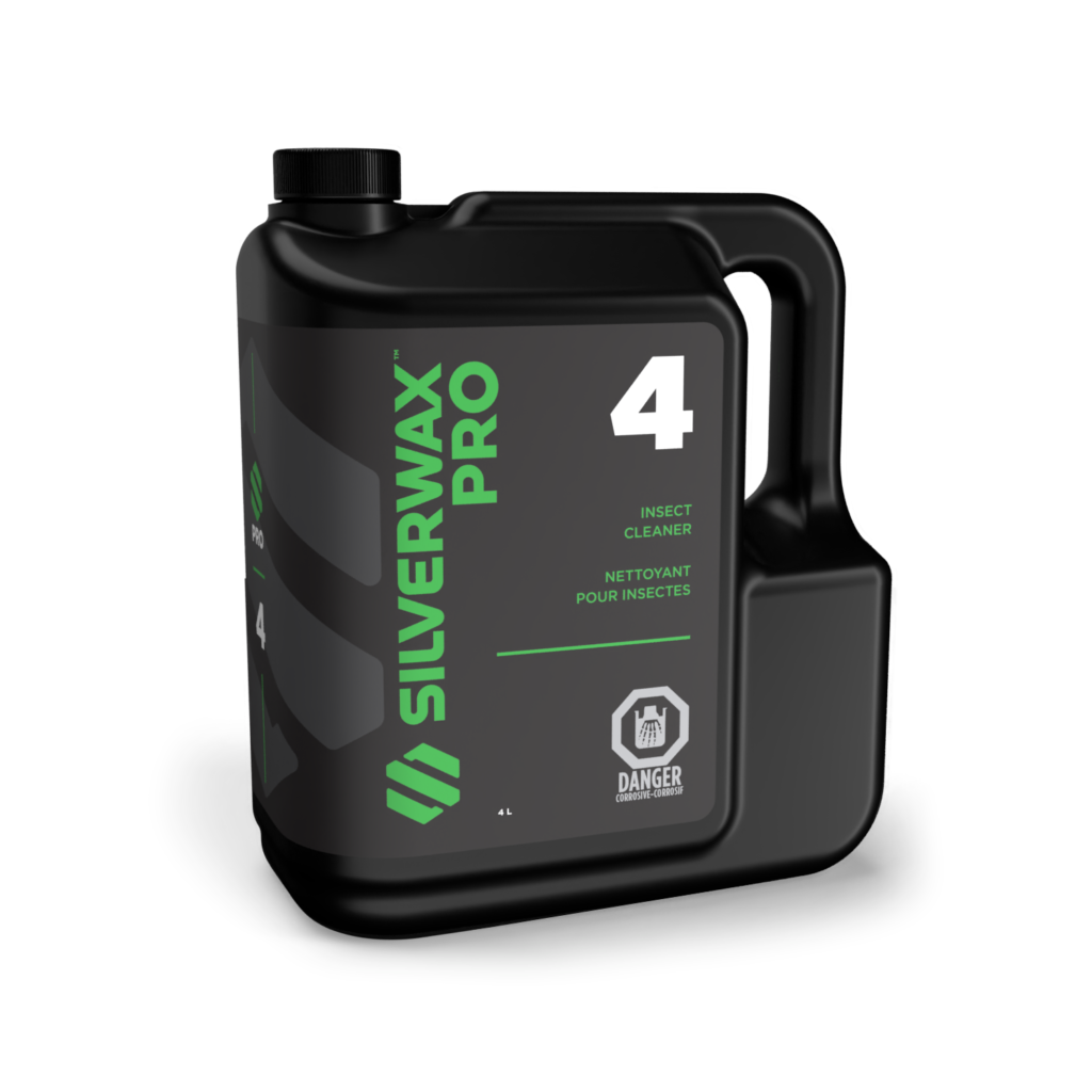 Bidon noir 4L Silverwax Pro Insect Cleaner, étiquette verte/blanche, entretien sanitaire écologique, symbole danger visible.