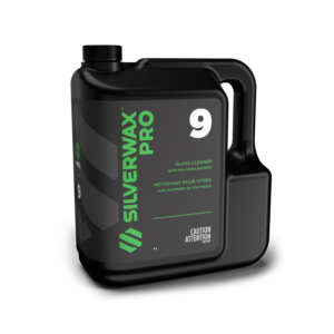 Bidon 4L Silwax Pro 9 : nettoyant vitres professionnel, sanitaire, étiquette verte/blanche, poignée ergonomique.