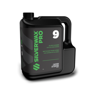 Bidon 4L Silwax Pro 9 : nettoyant vitres professionnel, sanitaire, étiquette verte/blanche, poignée ergonomique.