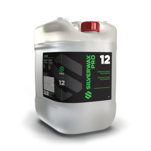 Bidon de 5 gallons Silverwax Pro 12 pour entretien des tapis, emballage plastique translucide, nettoyage professionnel.