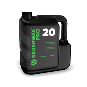 Bidon noir 4L Silverwax Pro 20 Dégraissant ultra puissant, étiquette verte-blanche, entretien et nettoyage professionnels.