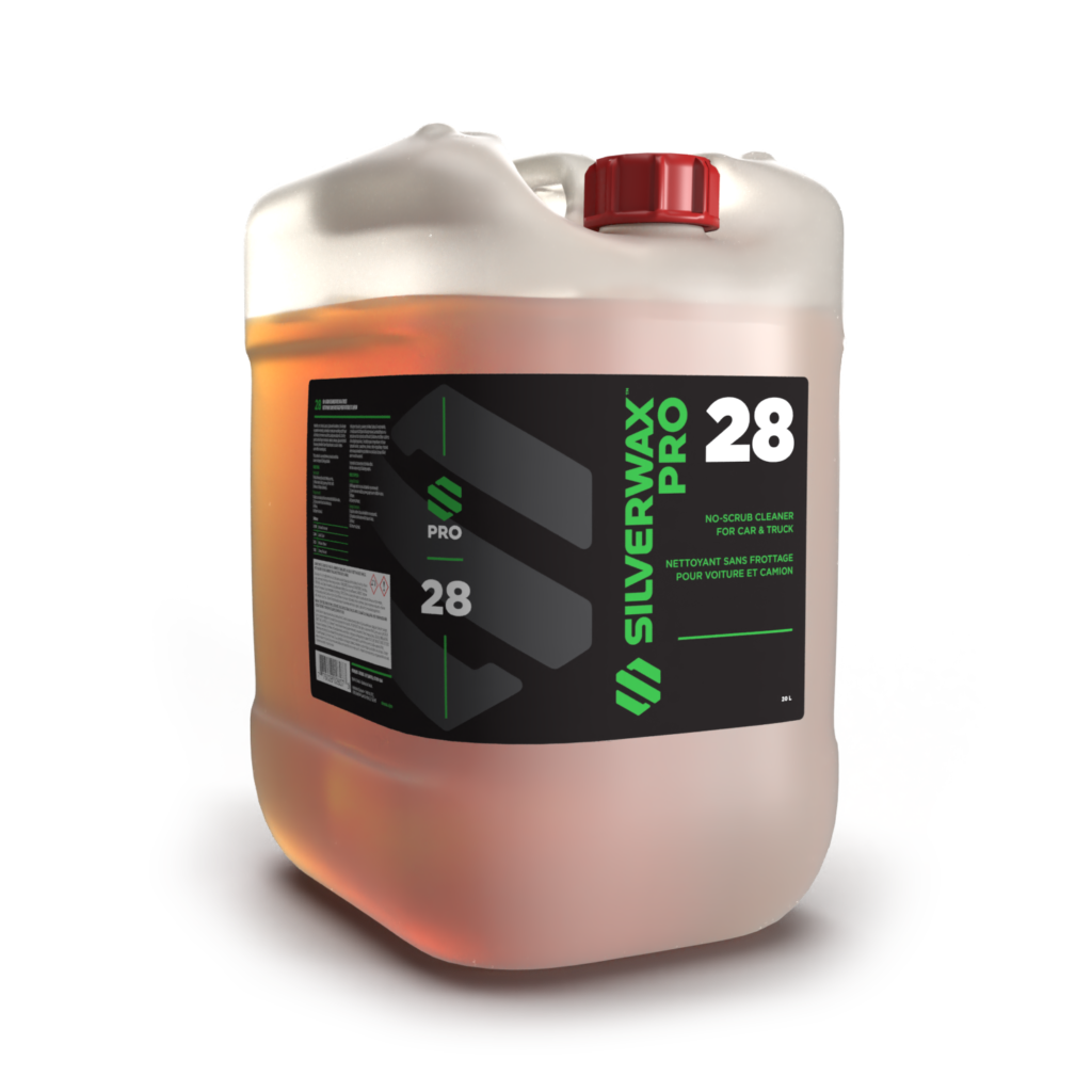 Bidon plastique translucide Silverwax Pro 28, bouchon rouge, étiquette noire entretien sanitaire et nettoyage professionnel.