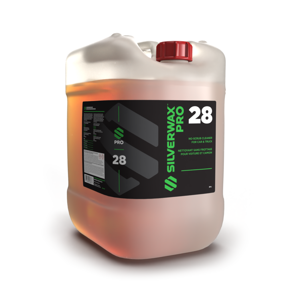 Bidon plastique translucide Silverwax Pro 28, bouchon rouge, étiquette noire entretien sanitaire et nettoyage professionnel.