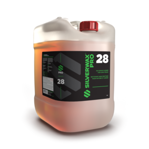 Bidon plastique translucide Silverwax Pro 28, bouchon rouge, étiquette noire entretien sanitaire et nettoyage professionnel.