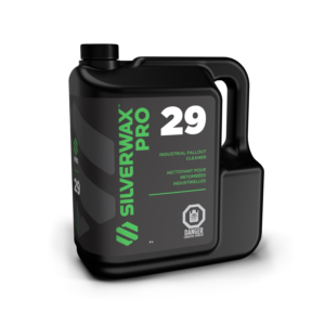 Bidon noir 4L SILVERWAX PRO 29, nettoyant industriel entretien sanitaires, étiquette verte, emballage sécurisé.