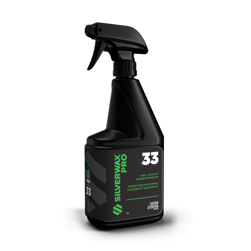 Spray SILVERWAX PRO 33 pour vinyle et plastique, flacon 1L, entretien auto, étiquette verte, consignes visibles.