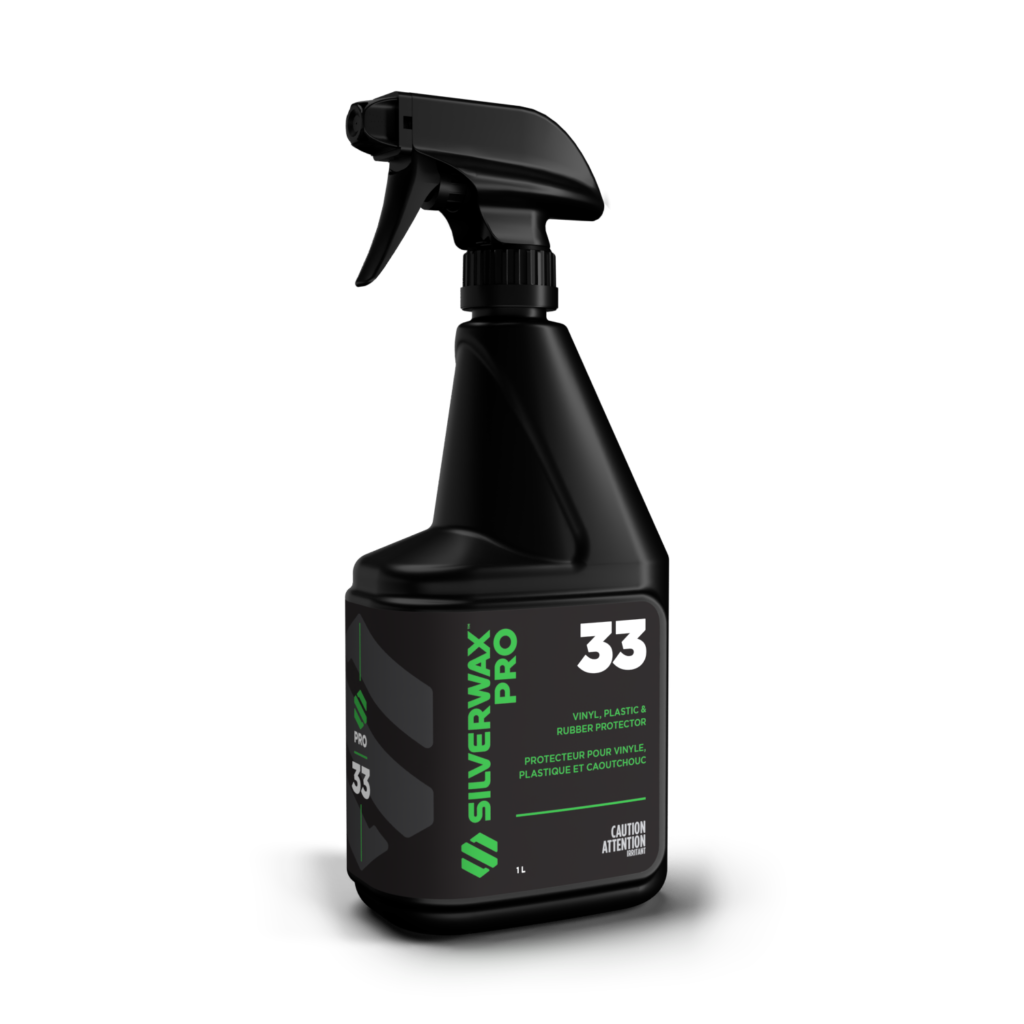 Spray SILVERWAX PRO 33 pour vinyle et plastique, flacon 1L, entretien auto, étiquette verte, consignes visibles.