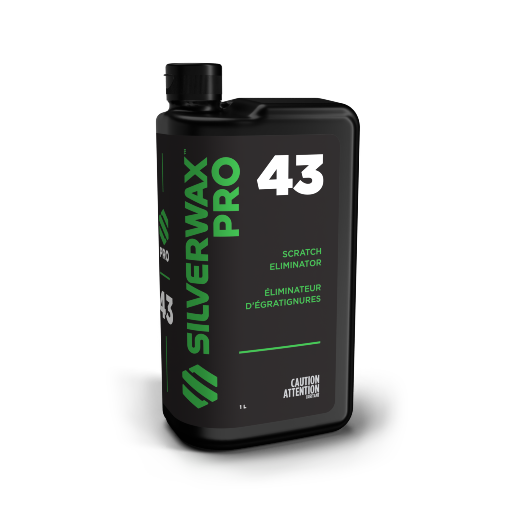 Bouteille noire 1L Silverwax Pro 43, éliminateur de rayures, étiquette verte/blanche, entretien de carrosserie, fond blanc.