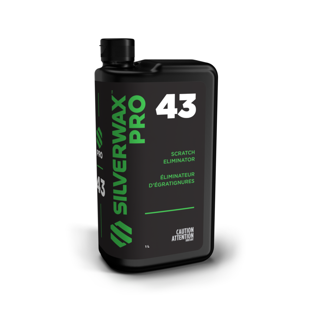Bouteille noire 1L Silverwax Pro 43, éliminateur de rayures, étiquette verte/blanche, entretien de carrosserie, fond blanc.