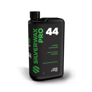 Bouteille 1L SILVERWAX PRO 44, nettoyant hybride avec bouchon noir ; étiquette écologique, avertissement sécurité dessous.