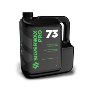 Bidon 4L Silverwax Pro 73 nettoyant jantes puissant, étiquette verte, pour entretien et nettoyage professionnel.
