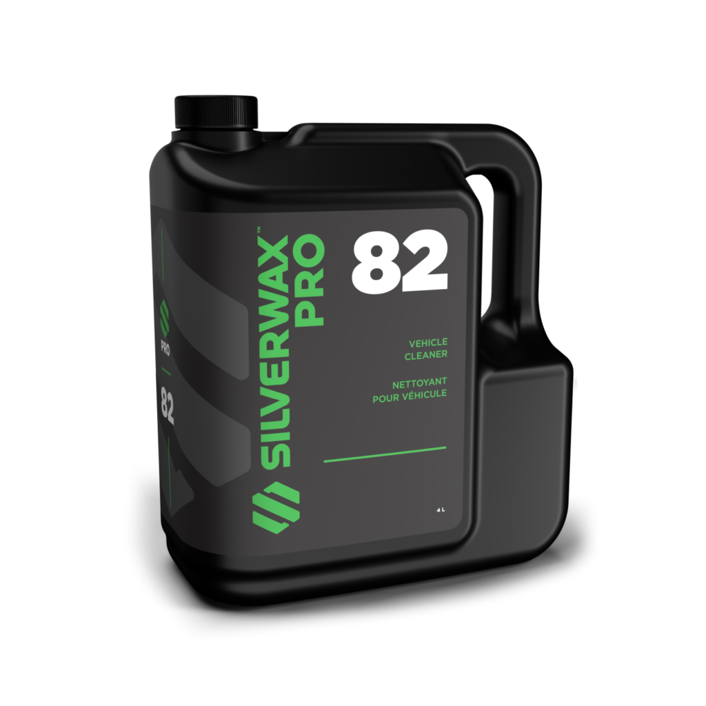 Bidon 4 L Silvwax Pro 82 noir, nettoyant véhicules, étiquette bilingue, idéal entretien sanitaire, emballage pratique.