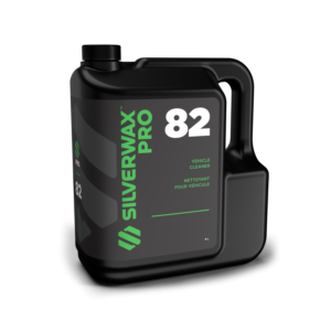 Bidon 4 L Silvwax Pro 82 noir, nettoyant véhicules, étiquette bilingue, idéal entretien sanitaire, emballage pratique.