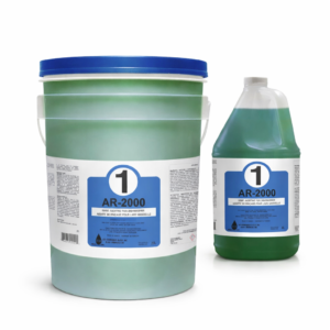 Deux emballages verts de produit rinçage vaisselle professionnel à étiquette bleue pour entretien ou nettoyage sanitaire.