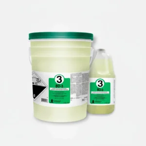 Produits d'entretien BD-3 : seau blanc et flacon, emballages écologiques avec étiquettes sécurité pour nettoyage sanitaire.