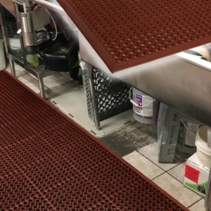 Tapis Safewalk Light Terra Cotta Mat Tech en cuisine commerciale